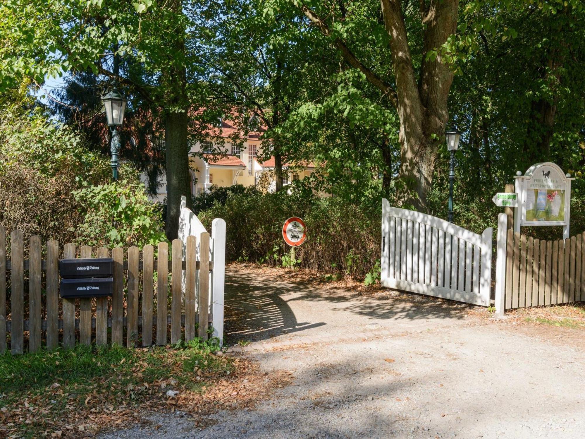 Cozy Holiday Home On A Horse Farm In The L Neburg Heath Eschede Exterior foto